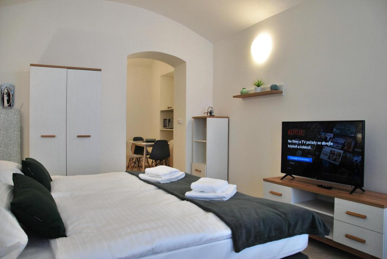White Swan Boutique Apartments Прага Екстериор снимка