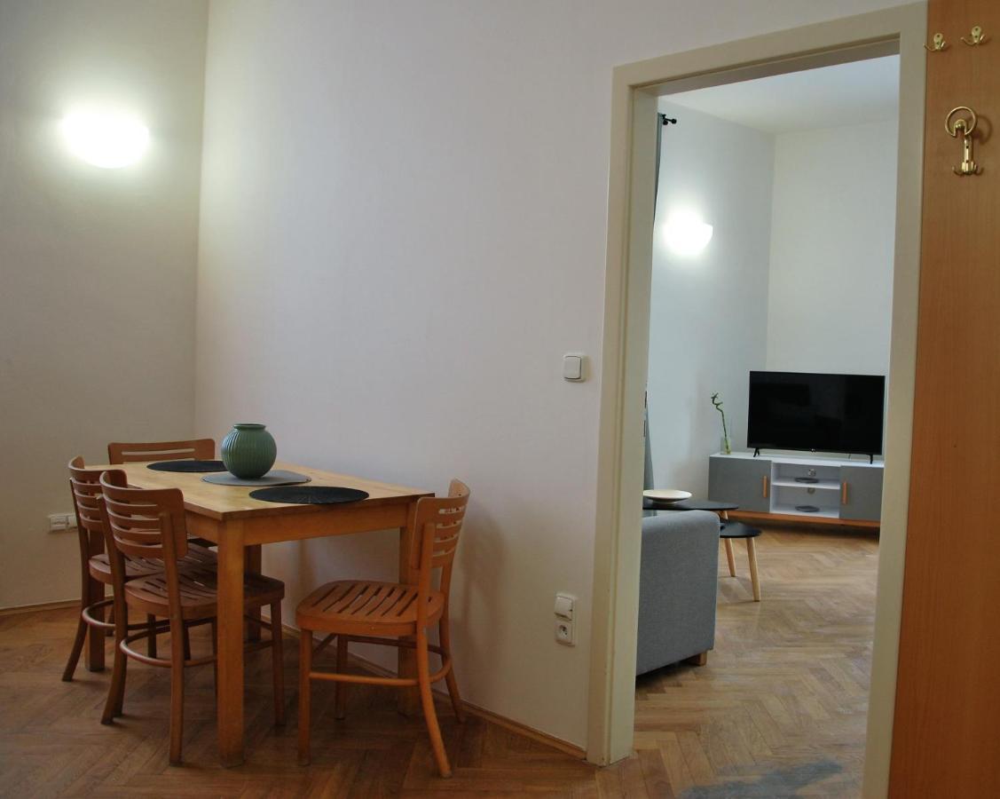 White Swan Boutique Apartments Прага Екстериор снимка