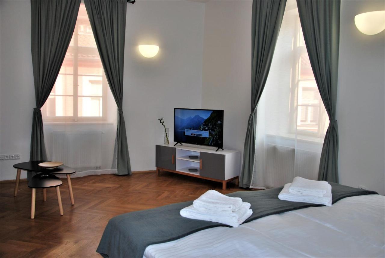 White Swan Boutique Apartments Прага Екстериор снимка