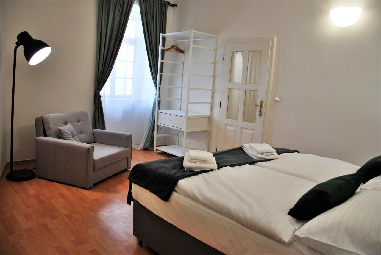 White Swan Boutique Apartments Прага Екстериор снимка