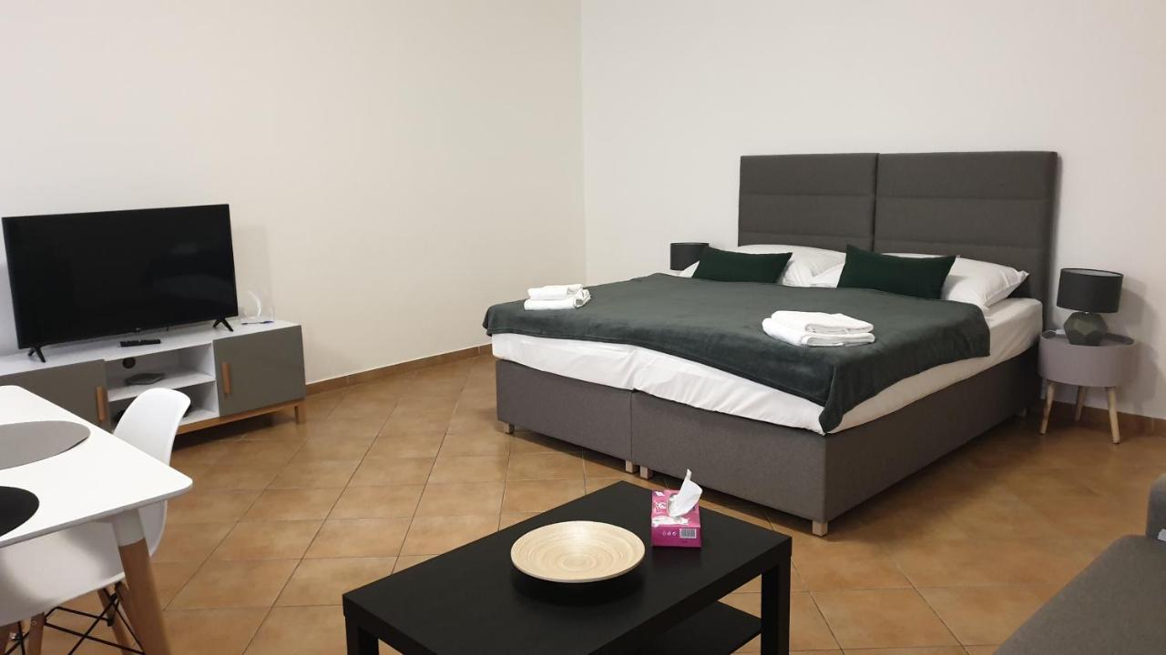 White Swan Boutique Apartments Прага Екстериор снимка