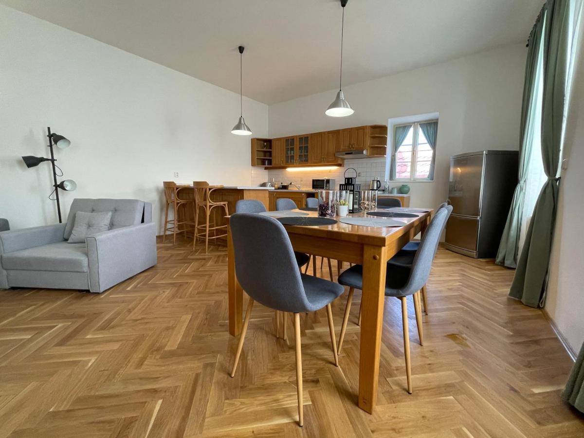 White Swan Boutique Apartments Прага Екстериор снимка