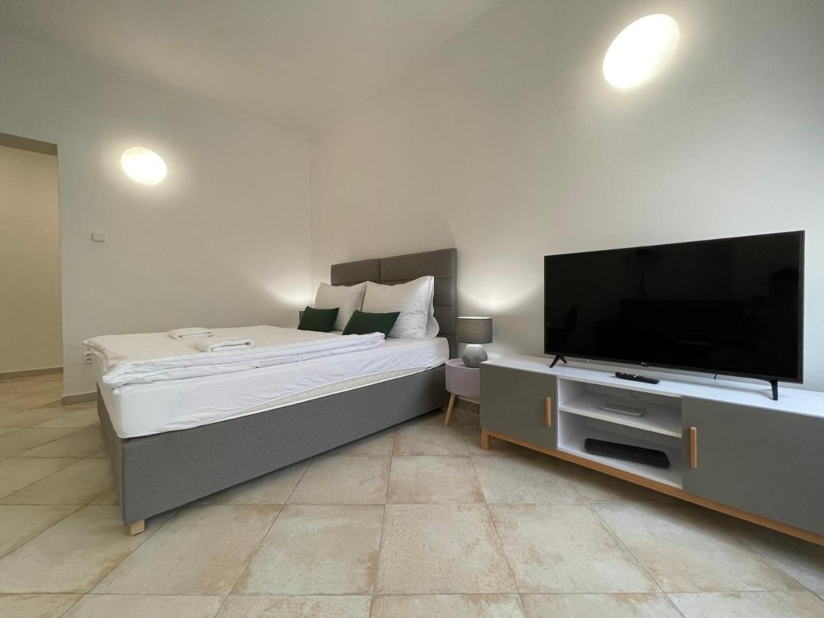 White Swan Boutique Apartments Прага Екстериор снимка