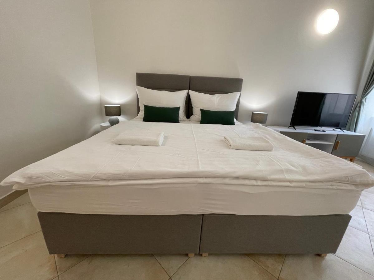 White Swan Boutique Apartments Прага Екстериор снимка