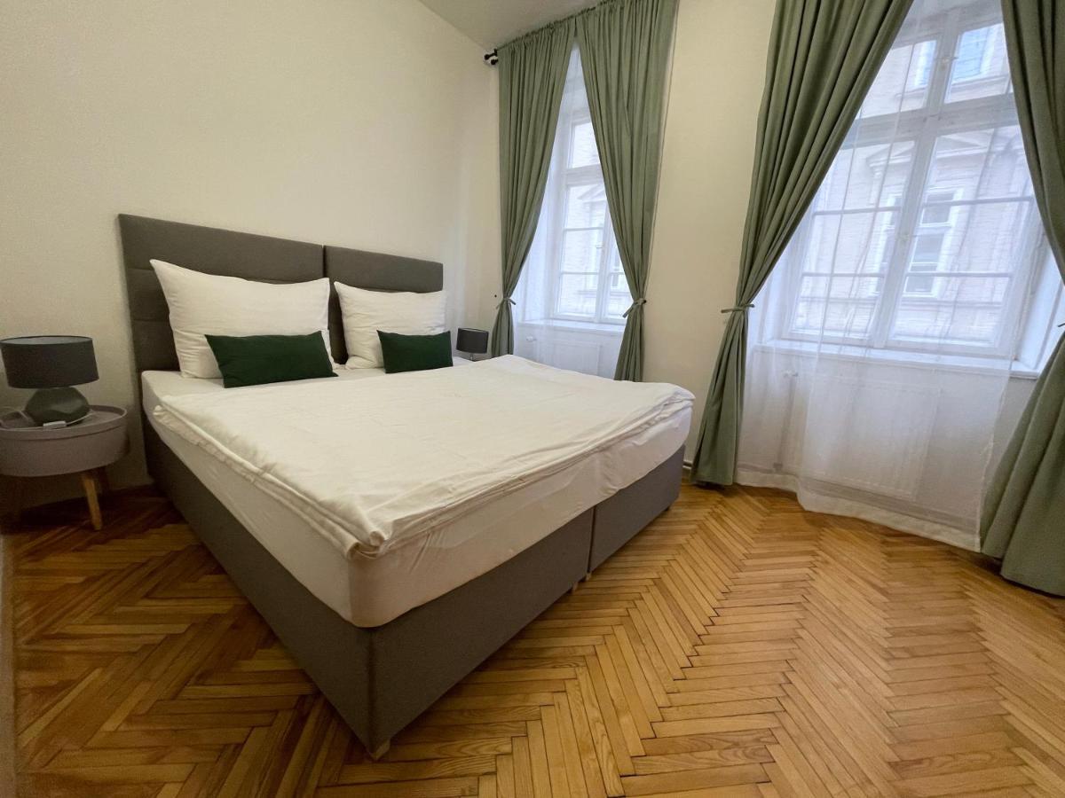 White Swan Boutique Apartments Прага Екстериор снимка