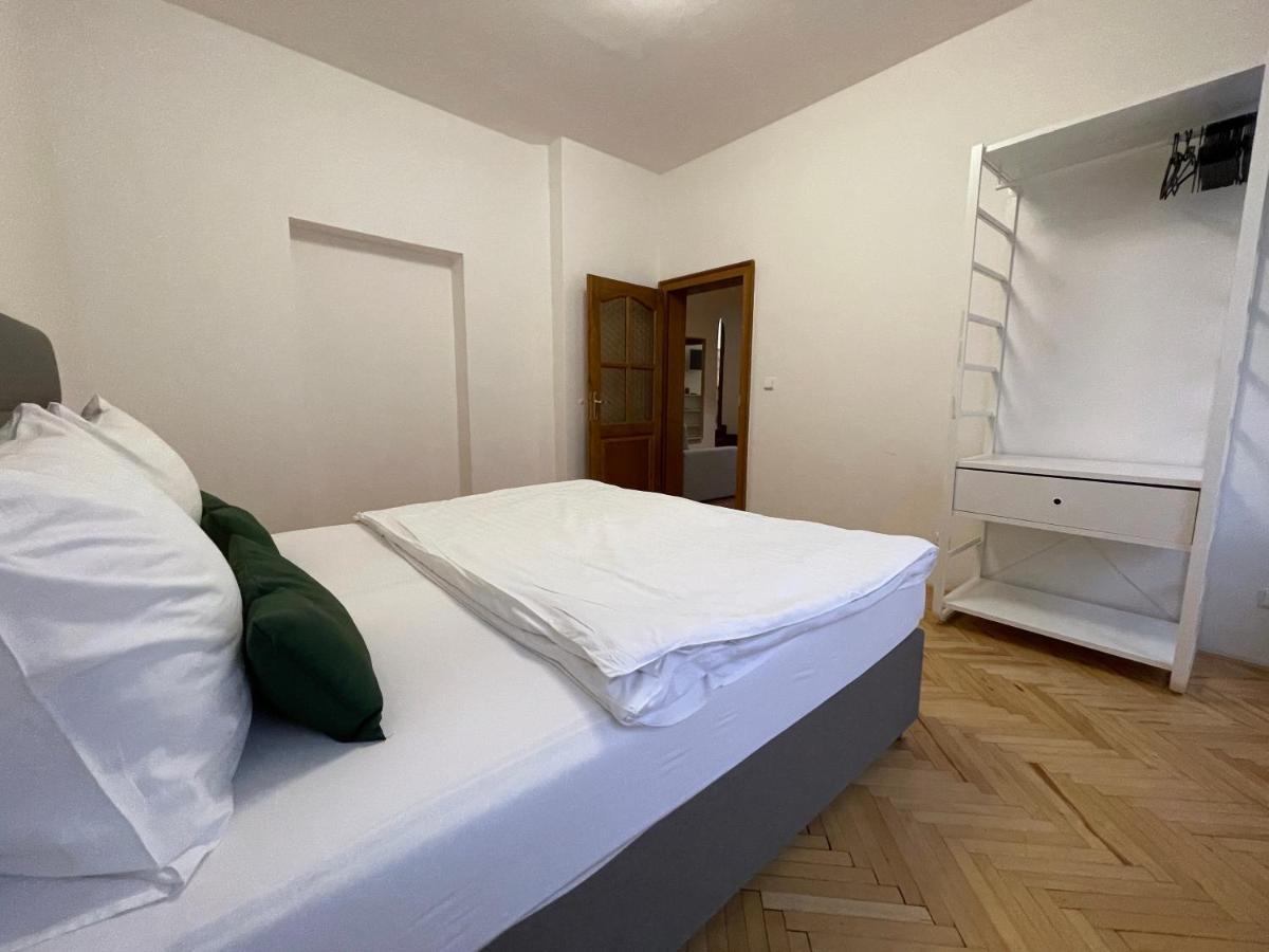 White Swan Boutique Apartments Прага Екстериор снимка