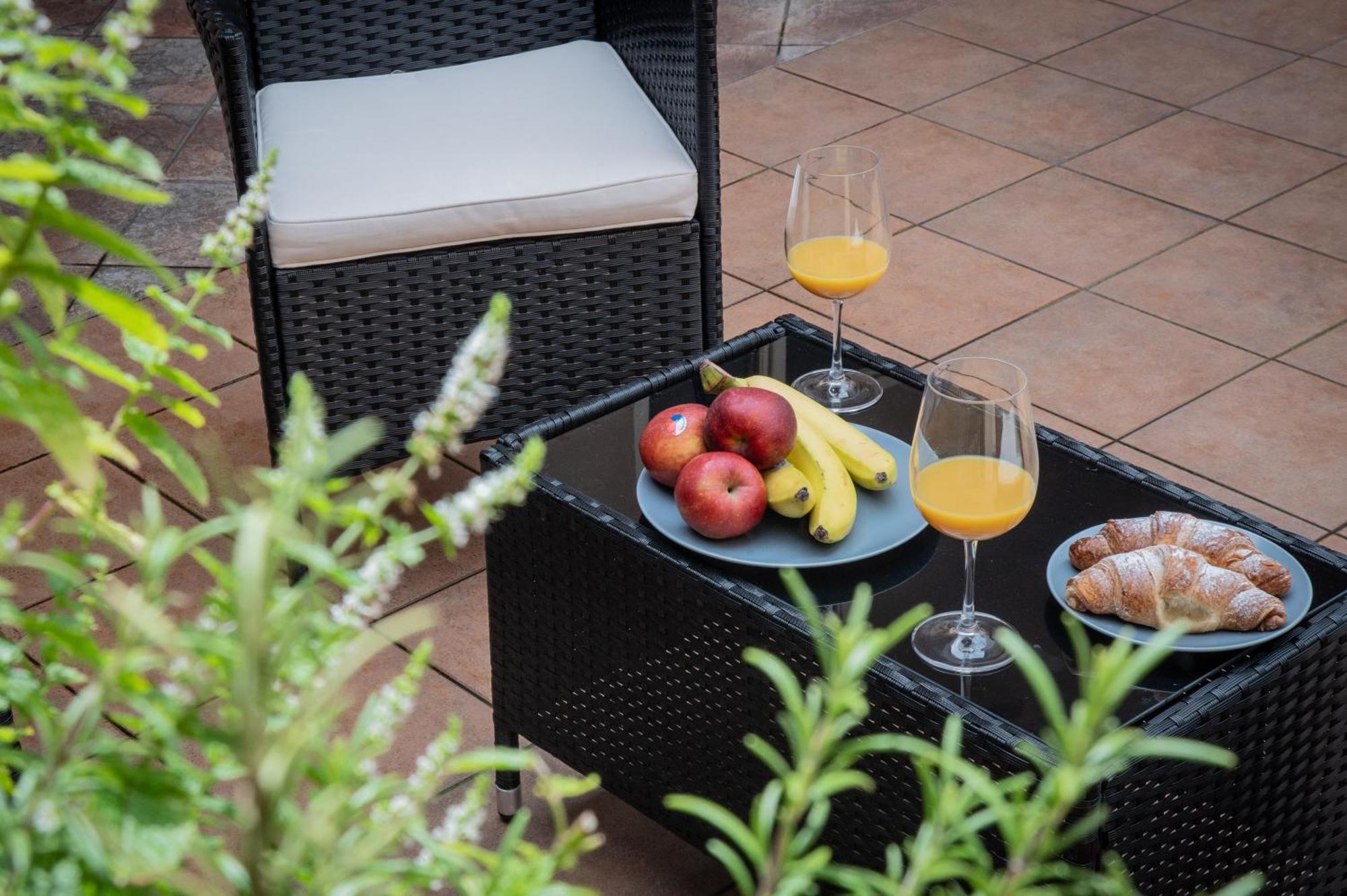 White Swan Boutique Apartments Прага Екстериор снимка