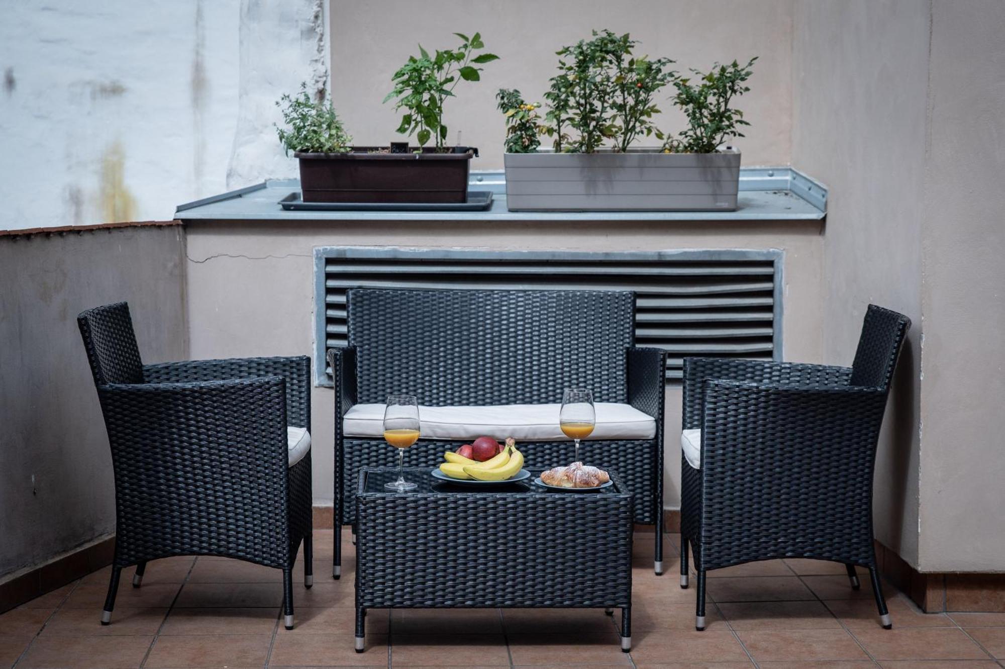 White Swan Boutique Apartments Прага Екстериор снимка